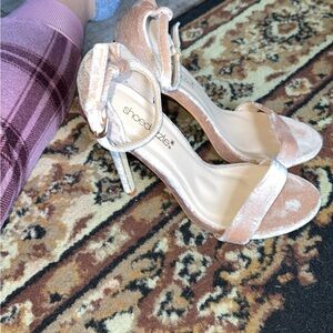 Shoe Dazzle Women's Velvet Tan Heels